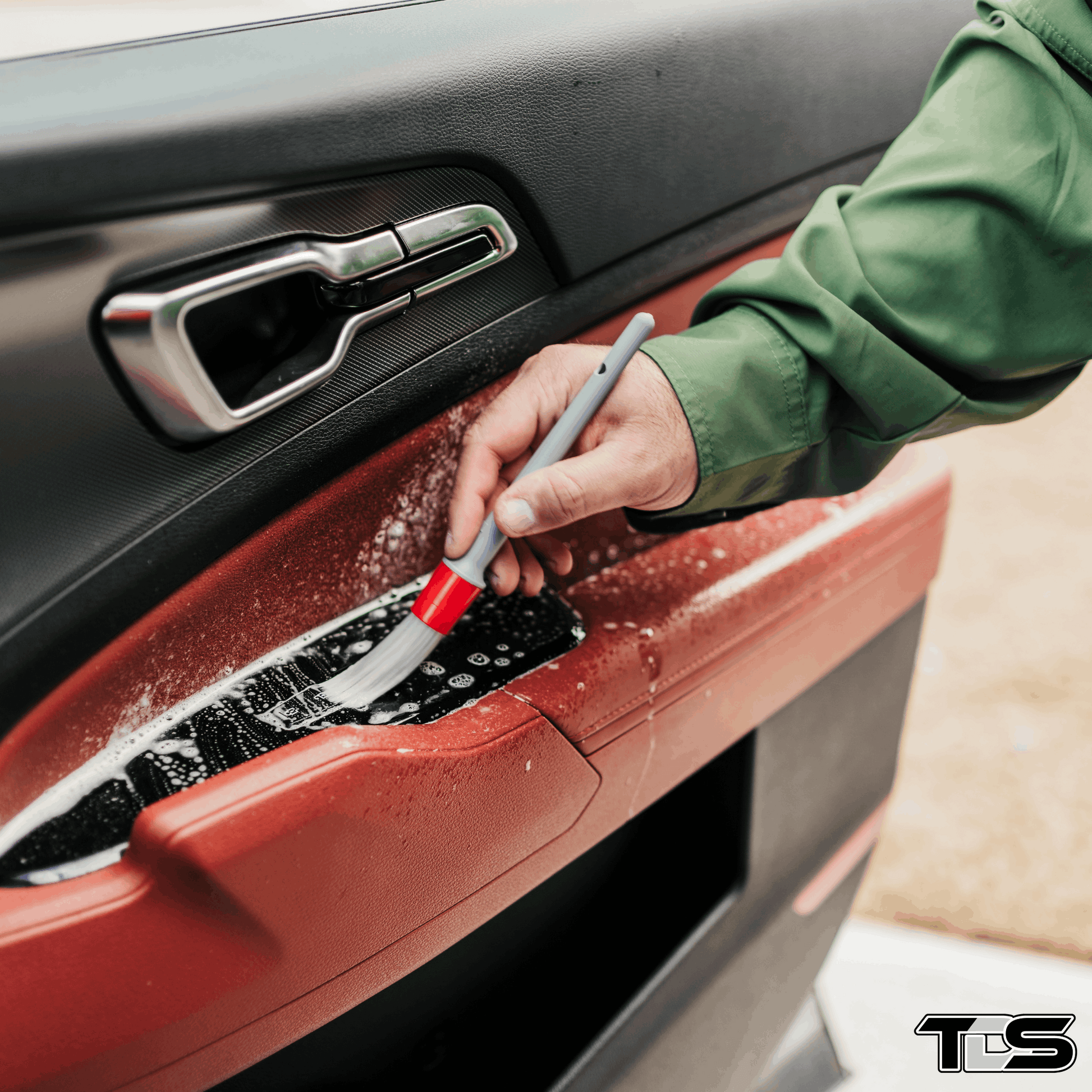That Detail Brush Set – Interior featuring three sizes of soft-bristle brushes for cleaning vents, dashboards, and delicate surfaces.