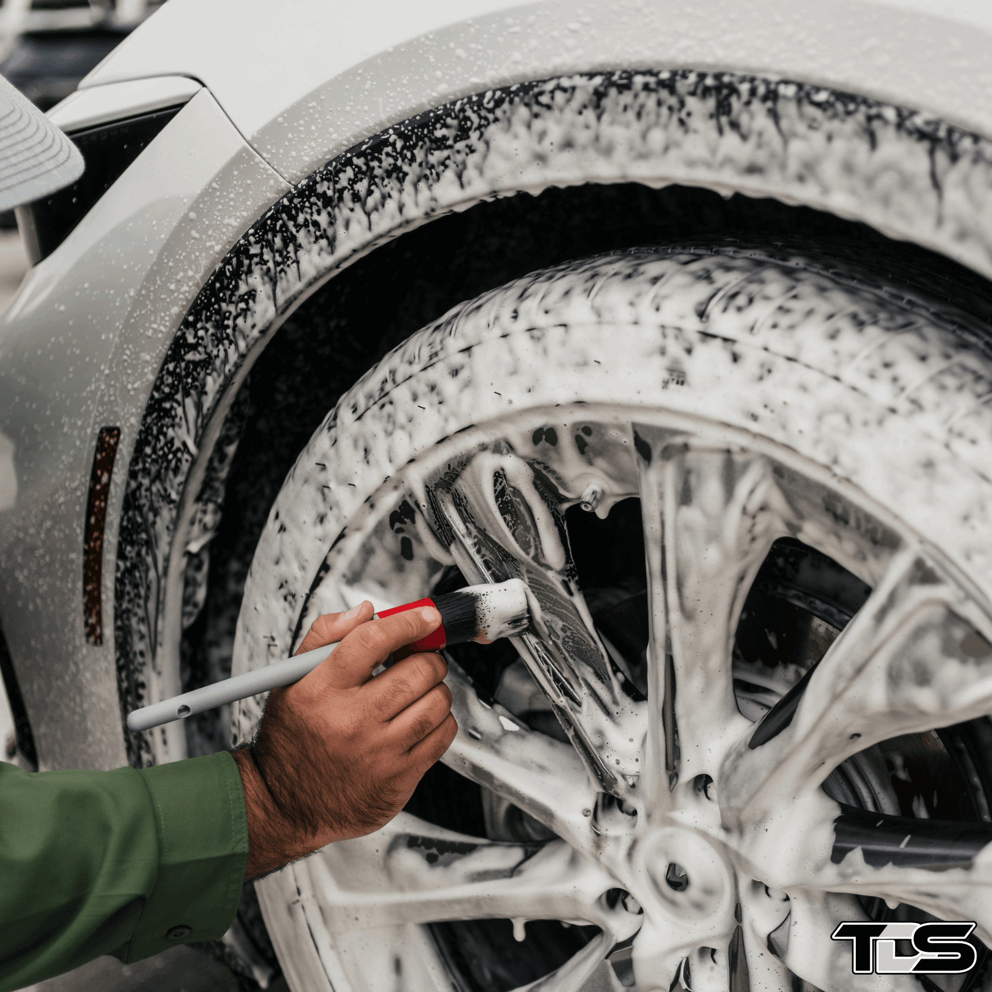 That Detail Brush Set – Exterior featuring three precision detailing brushes for cleaning emblems, grilles, and hard-to-reach areas.