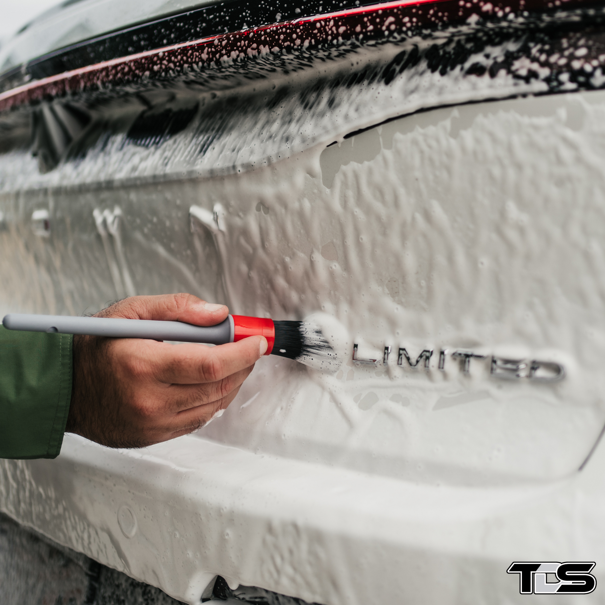 That Detail Brush Set – Exterior featuring three precision detailing brushes for cleaning emblems, grilles, and hard-to-reach areas