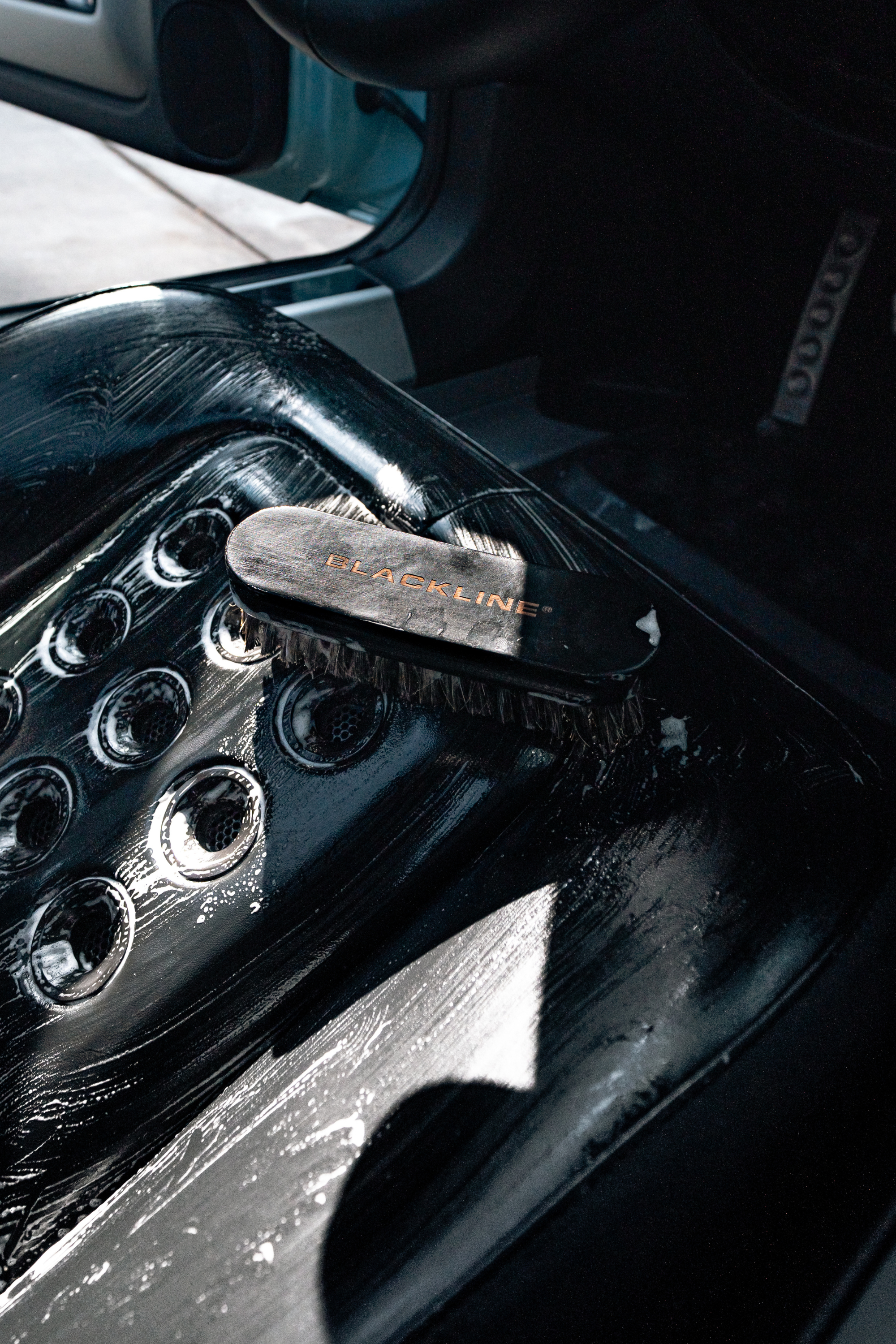 Blackline Car Care BLACKLINE® LEATHER BRUSH - detail shot 4