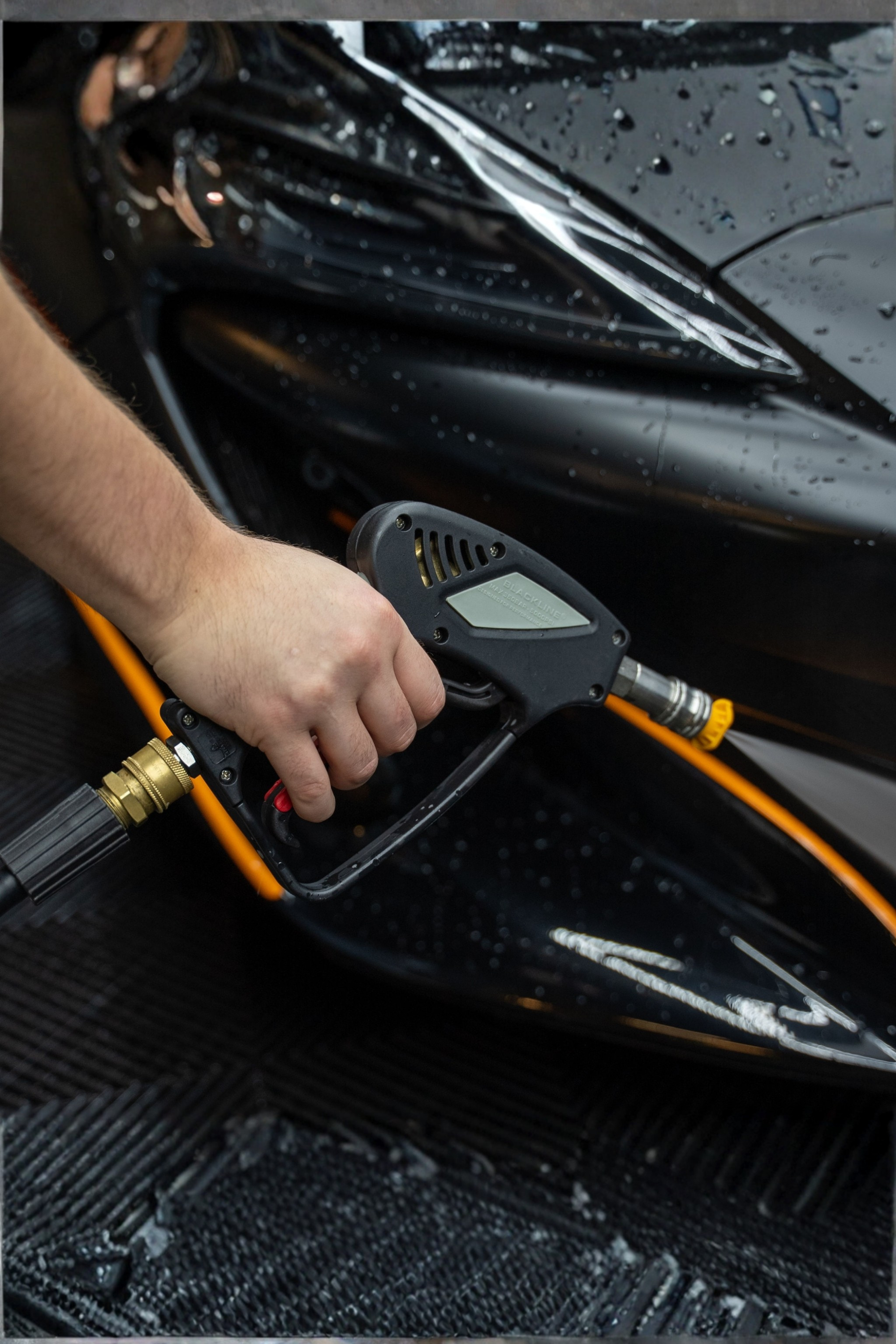 Blackline Car Care BLACKLINE® SNUB-NOSE PRESSURE WASHER GUN product closeup - auto detailing equipment