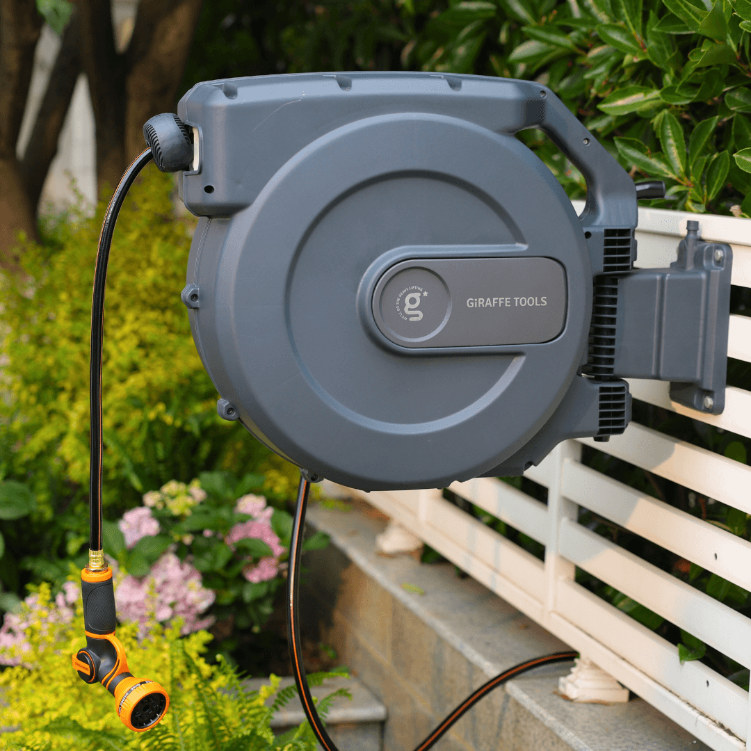 The auto-rewind system, hose locker and 9-mode nozzle make the hose reel more convenient to use.