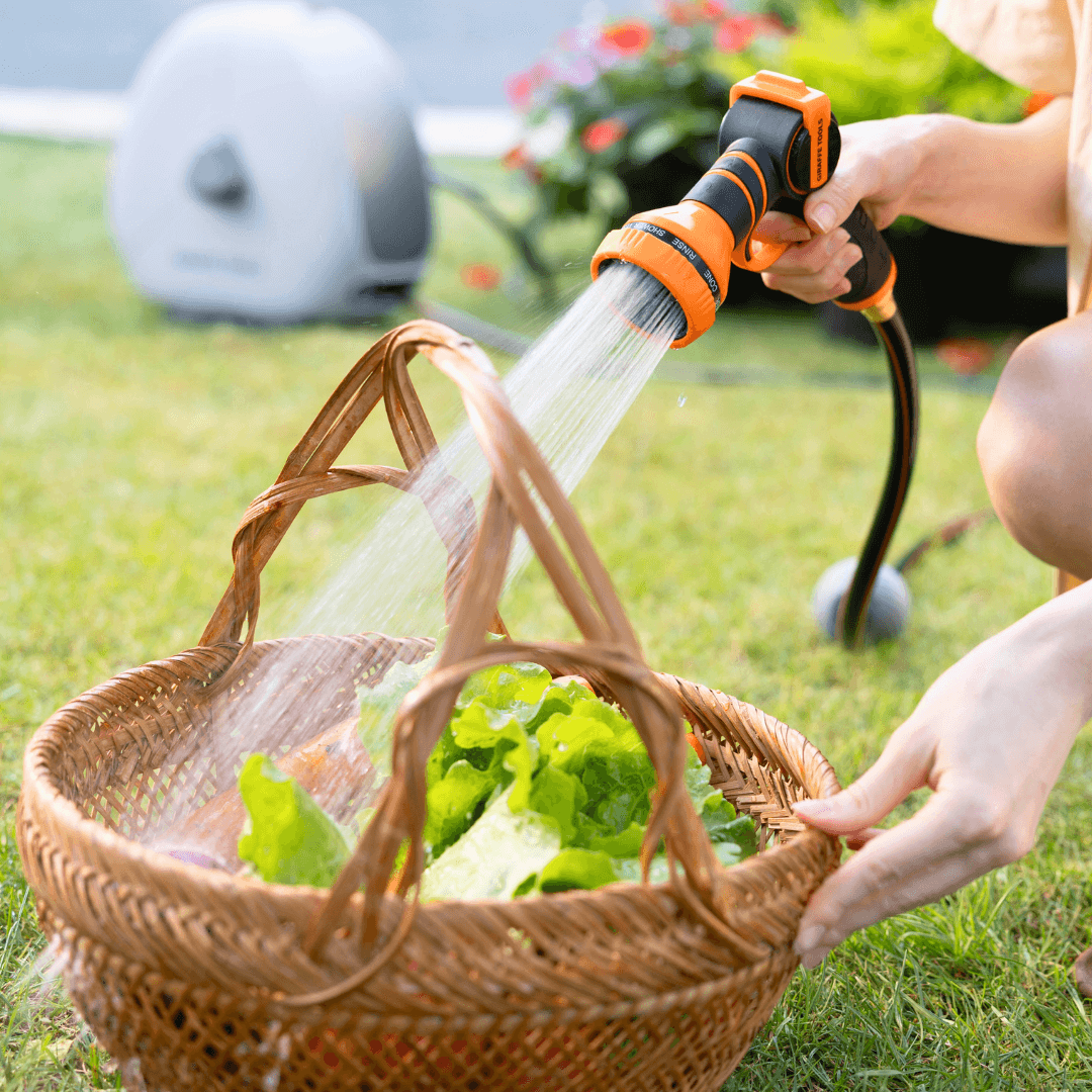 Enjoy no-drill, auto-rewind watering with the Giraffe Tools Ground-Mounted Retractable Hose Reel. Perfect for lawns, patios, and concrete—tidy, durable, and