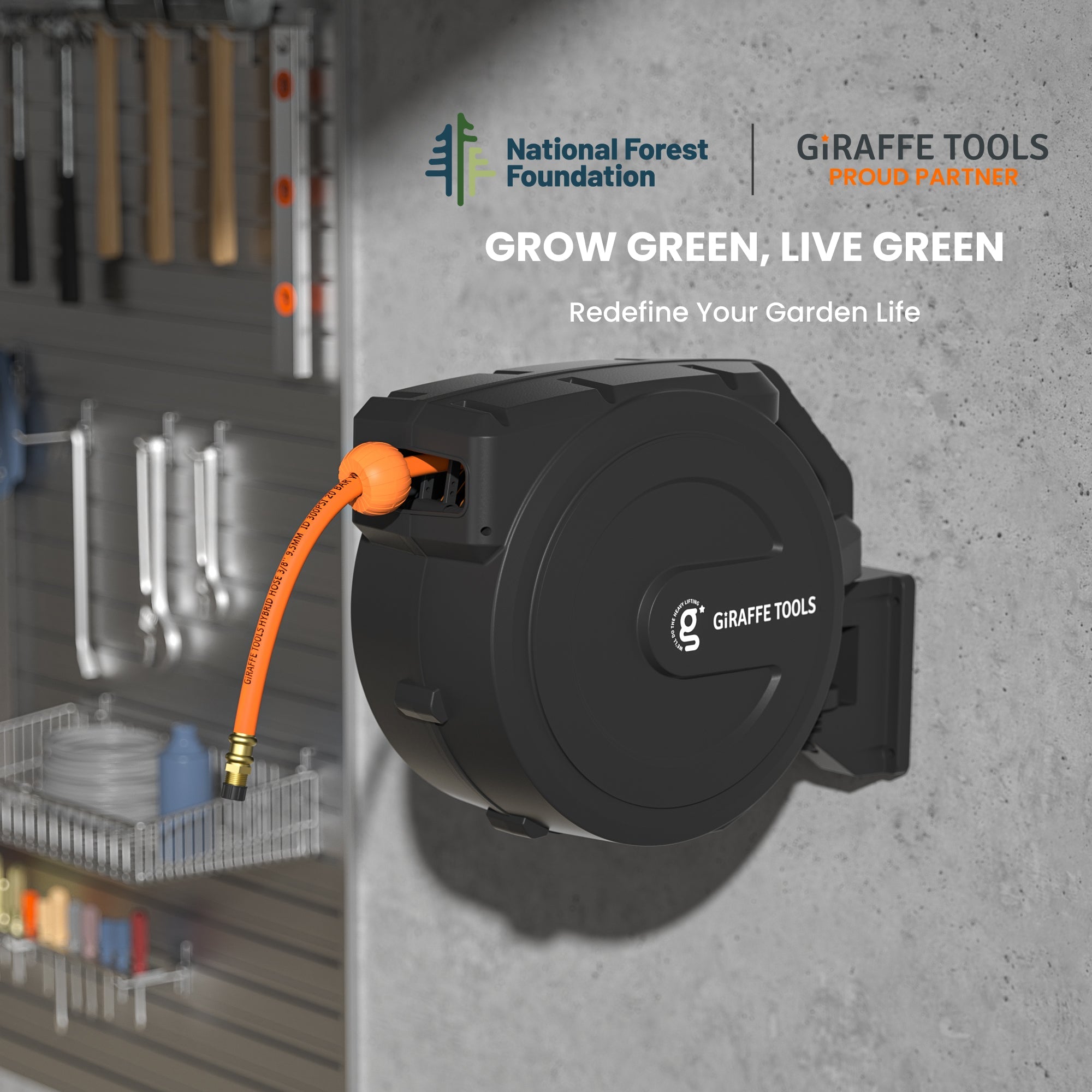 The reel has a strong rewind spring and a smart lock, and is more lightweight than steel reels.