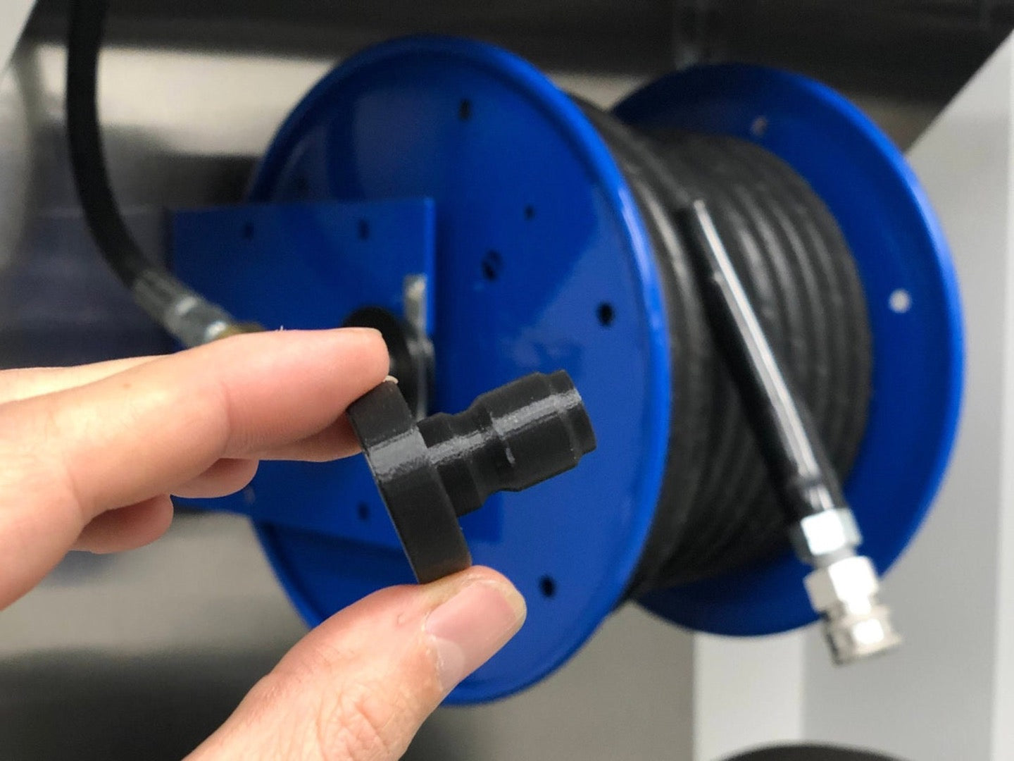 Stubby Nozzle Co. DribbleStopper Plug for Pressure Washer & Garden Hose Quick Disconnect Fittings product closeup - auto detailing equipment