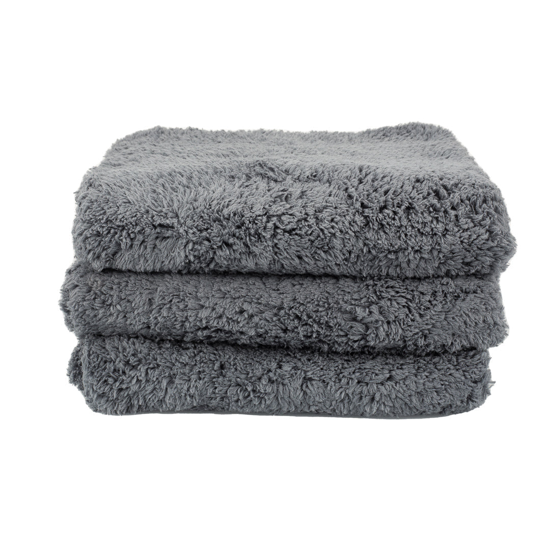 Maxshine Microfiber Cleaning | 600GSM Plush Microfiber Buffing Towel in use - professional detailing application