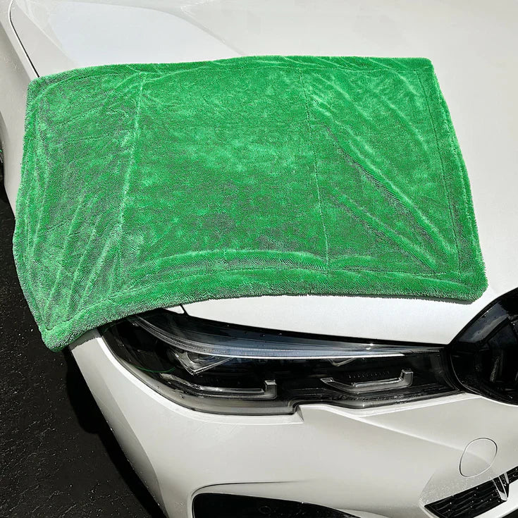 3D Car Care 3D HYDRO-FIL G44G GREEN DRYING TOWEL 20X32 in use - professional detailing application