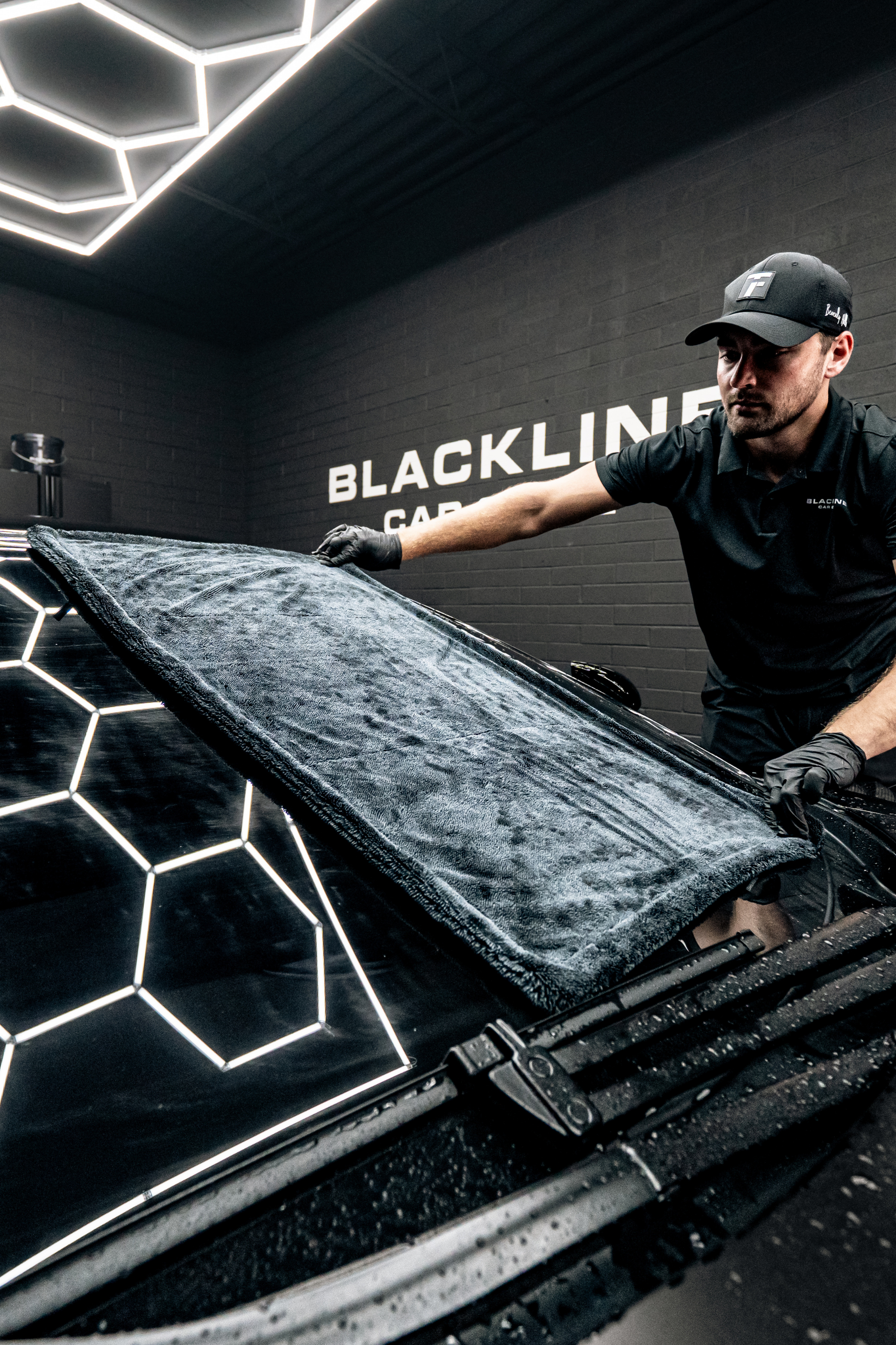 Blackline Car Care BLACKLINE® TWISTED-LOOP DRYING TOWEL product closeup - auto detailing equipment