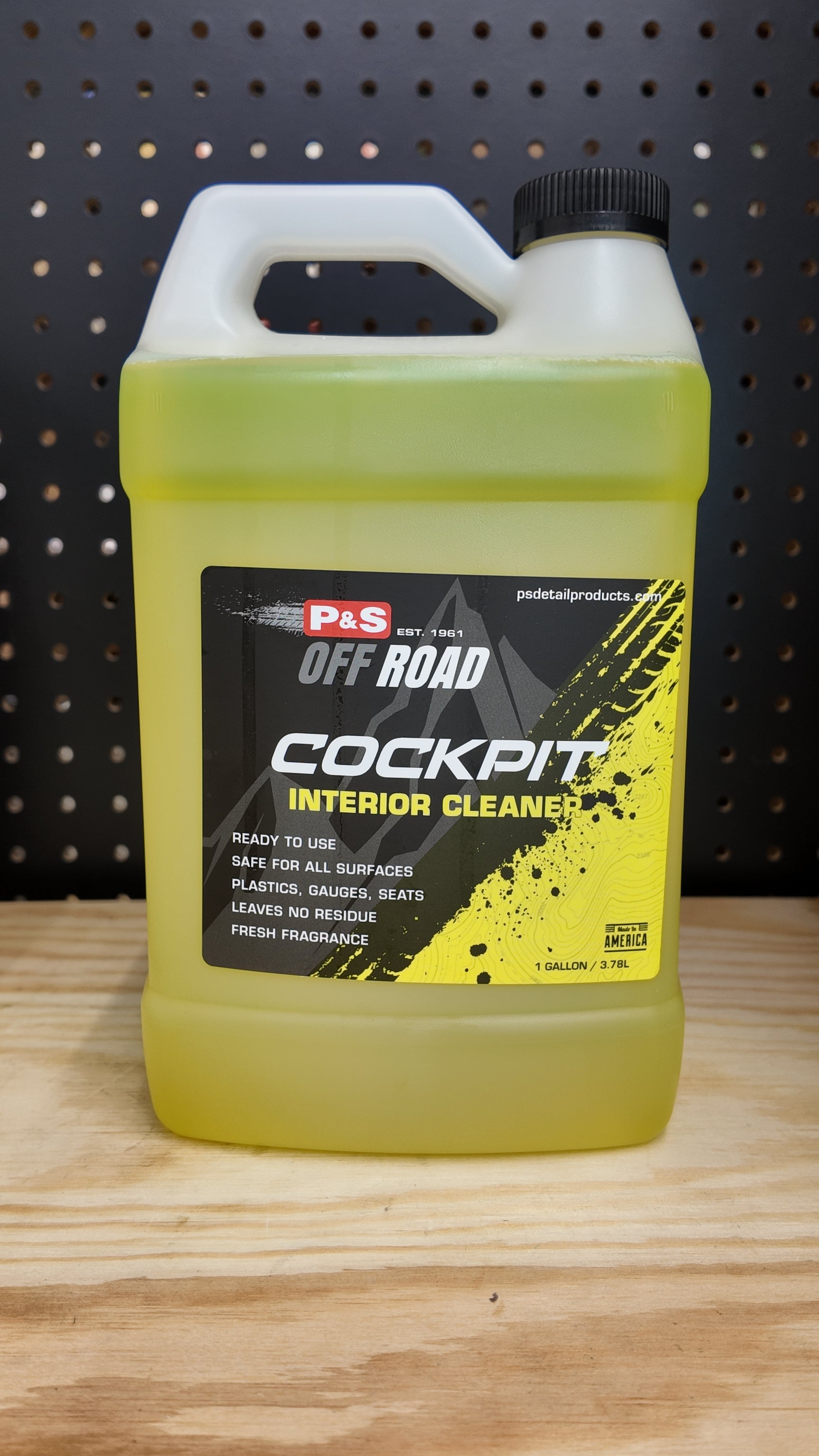 P&S Detailing Products P&S Cockpit Interior Cleaner 1G in use - professional detailing application