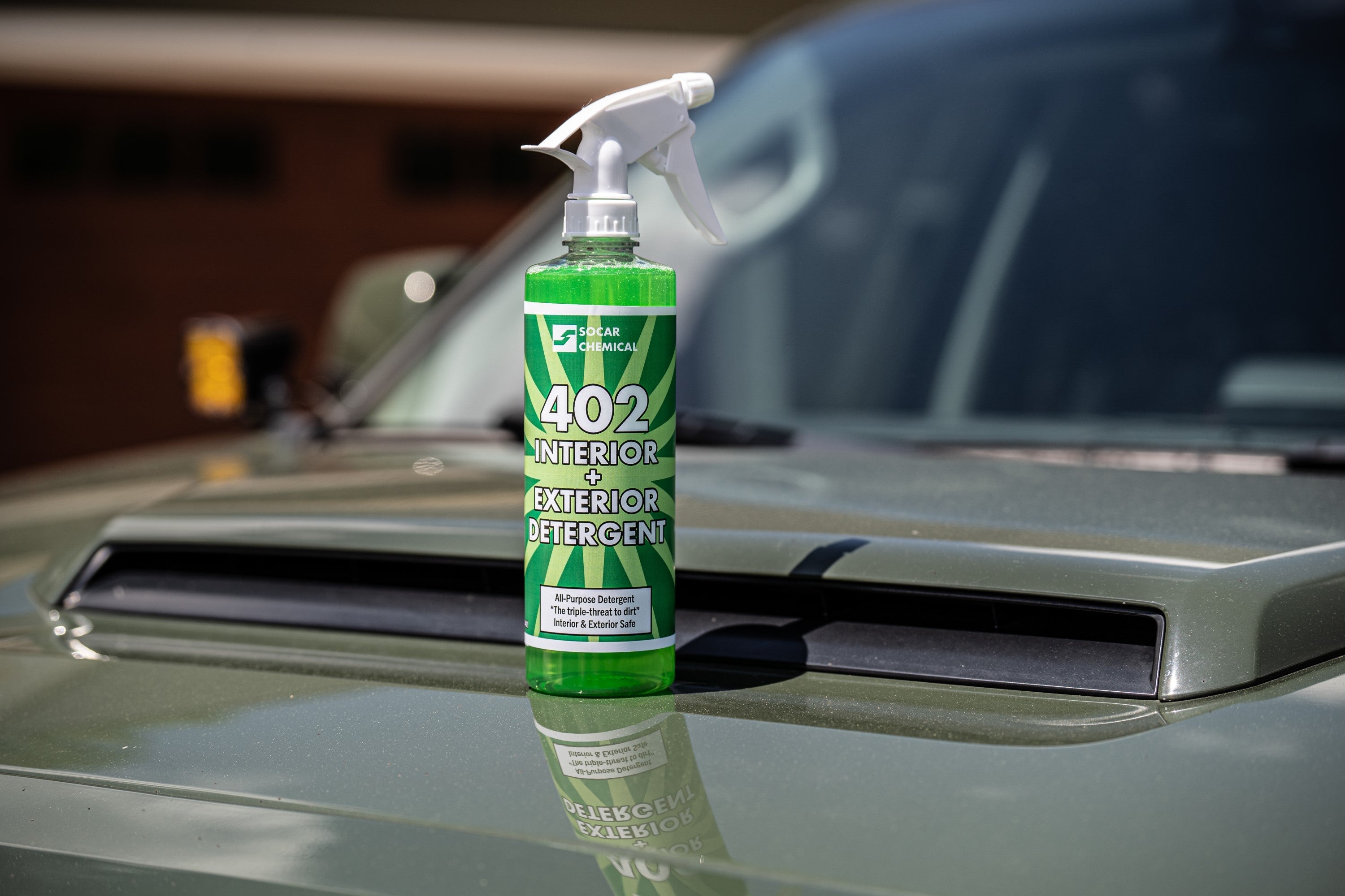 402 Interior + Exterior Detailer is a soapy, all-purpose-cleaner concentrate for automotive interior and exterior use. A multi-purpose detergent with complex