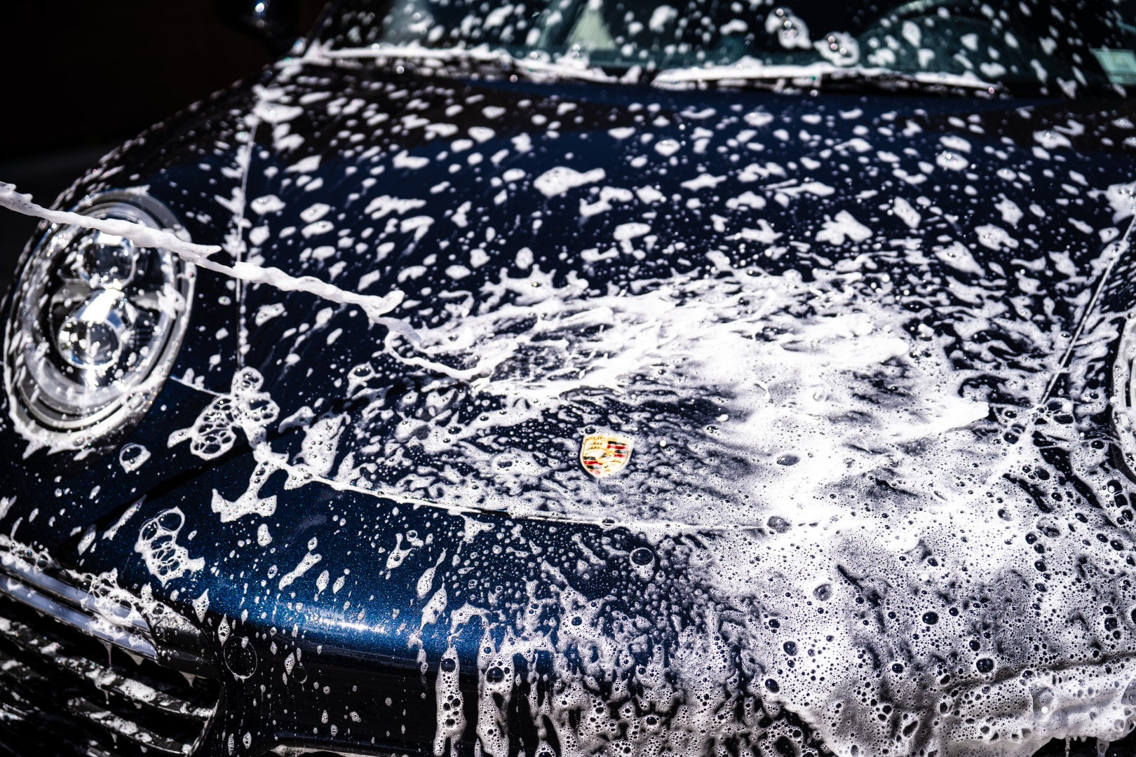 Wash n Wax is a neutral pH detergent with emulsifiers that provide excellent cleaning and rinse ability. Contains Carnauba Wax to repair normally occurring