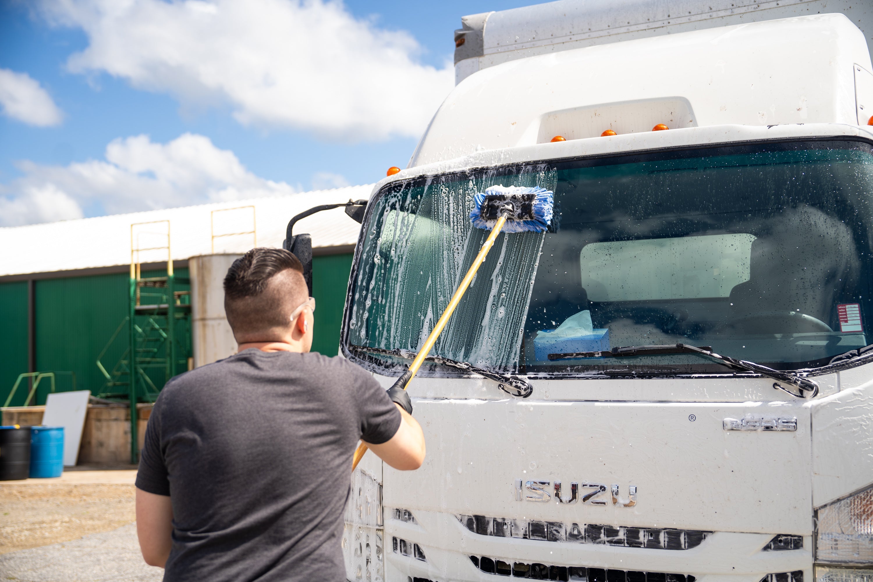 Hammer Down Truck Wash is a professional-grade concentrated cleaner for use on trucks and heavy equipment. Hammer Down Truck Wash is contains a safe