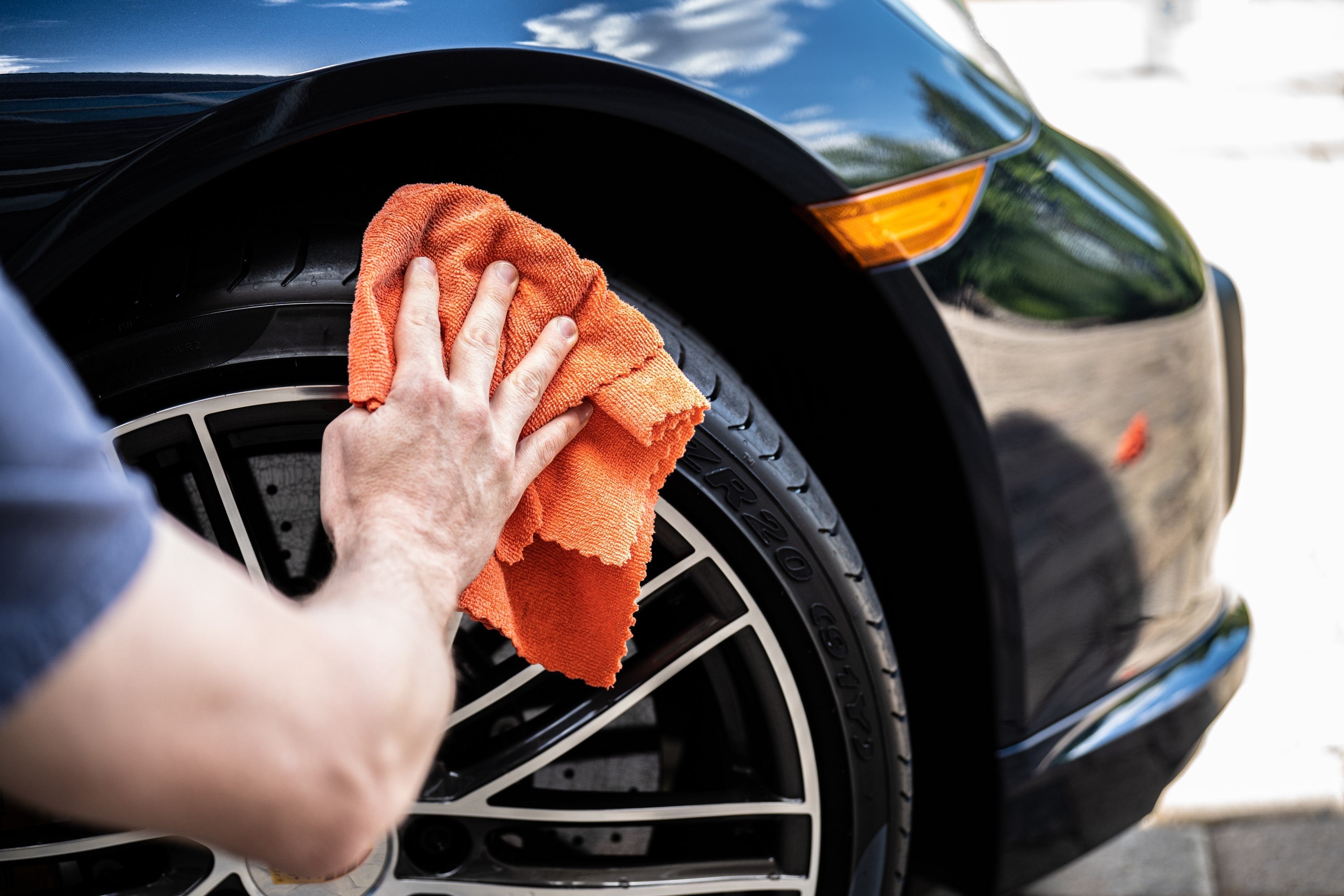 Eye Candy Extreme Tire Shine provides a durable high-gloss protective coating for rubber car tires. Eye Candy Extreme Tire Shine provides the ultimate