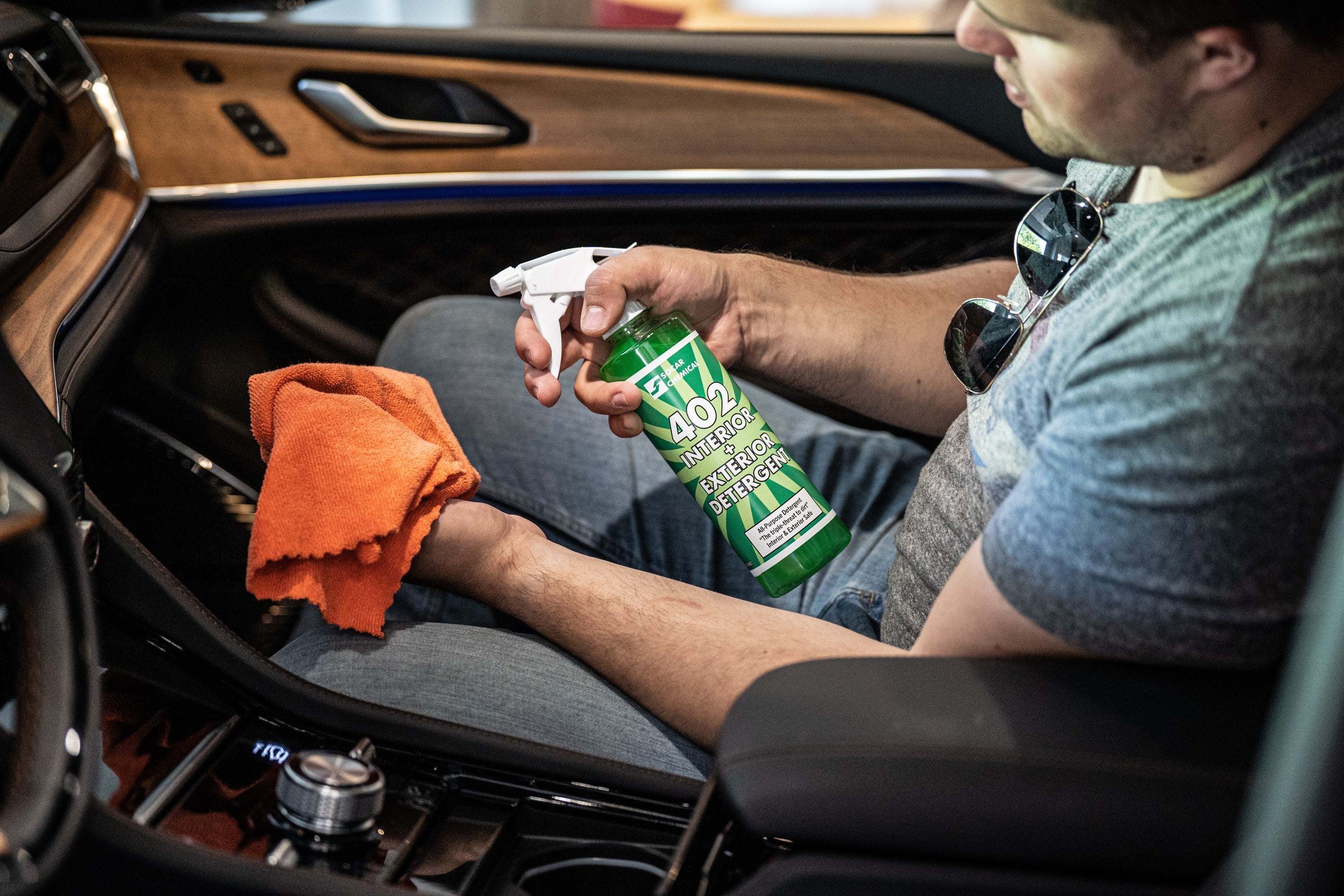 402 Interior + Exterior Detailer is a soapy, all-purpose-cleaner concentrate for automotive interior and exterior use. A multi-purpose detergent with complex