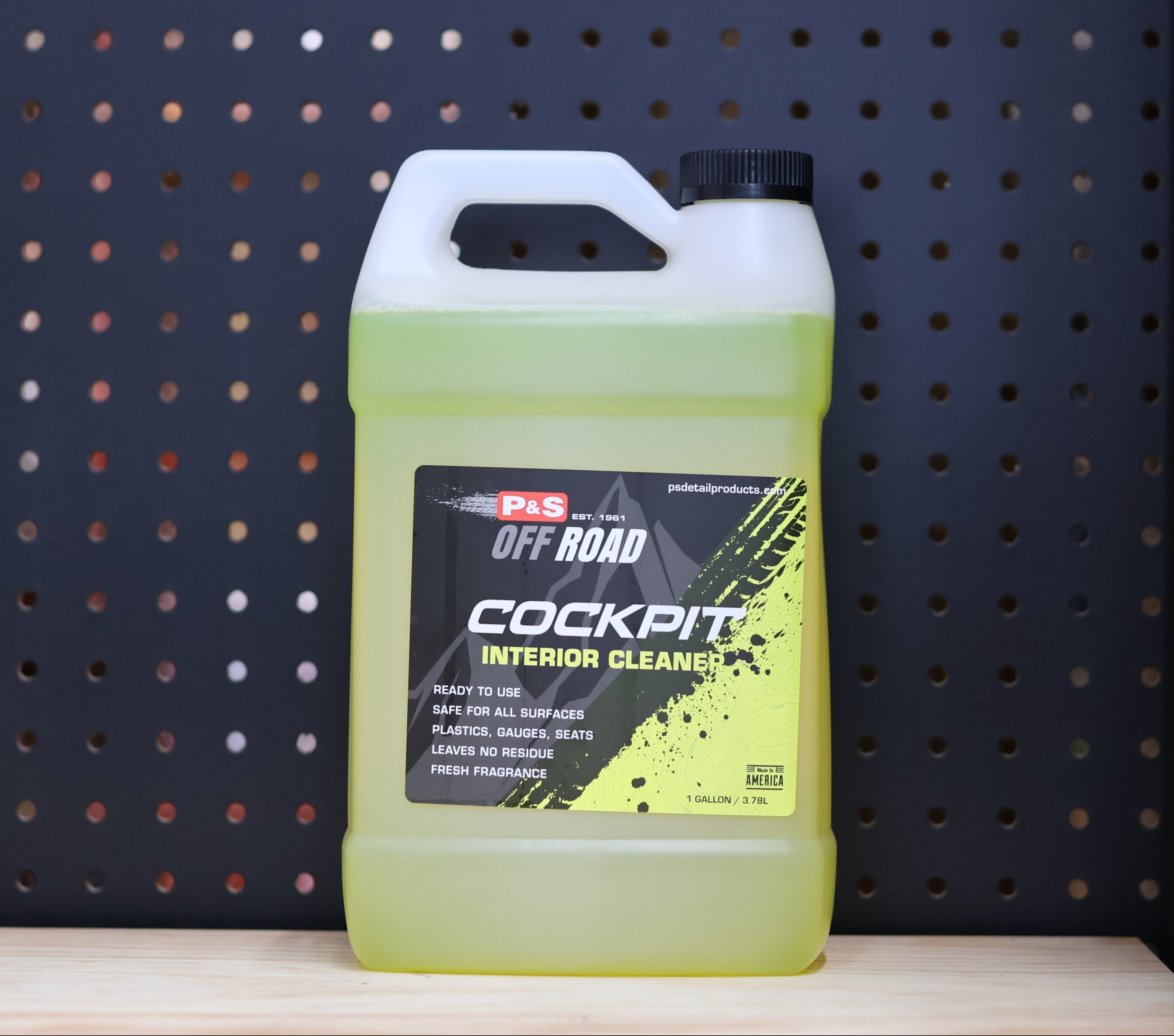 P&S Detailing Products P&S Cockpit Interior Cleaner 1G - all-purpose interior cleaner for auto detailing