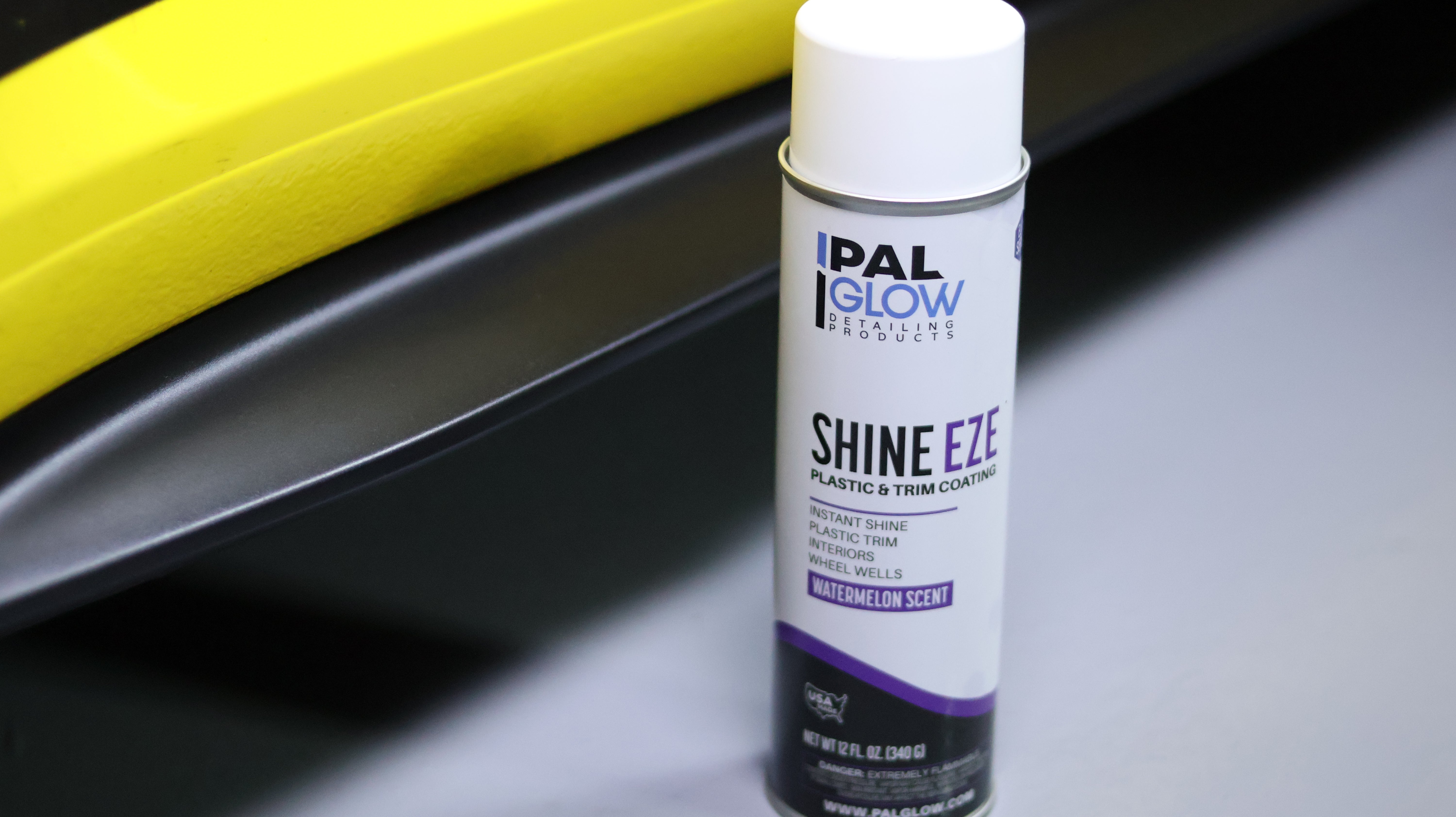PalGlow SHINE-EZE PREMIUM SPRAY DRESSING product closeup - auto detailing equipment