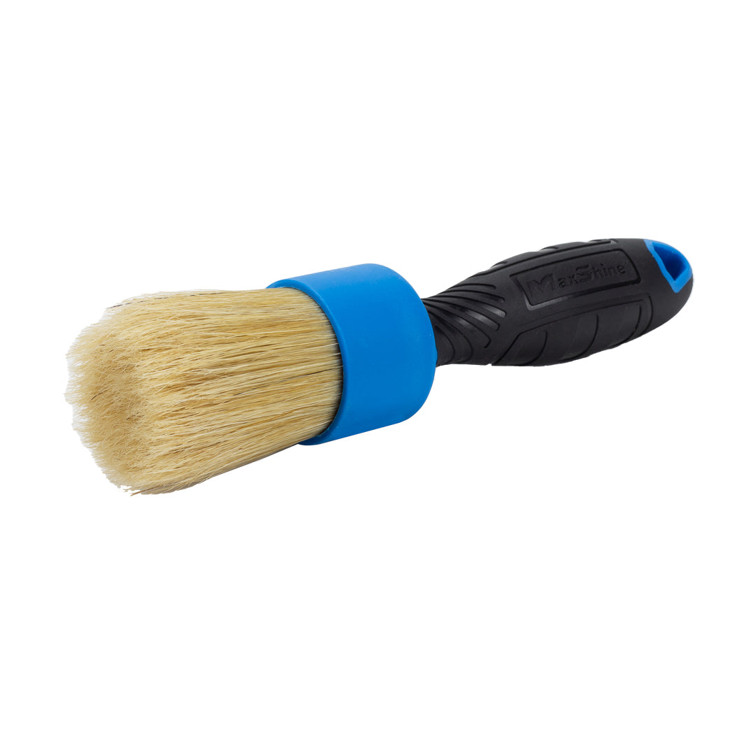 Stubby Brush For Car Detailing The stubby brush for car detailing maximizes user comfort with its textured stubby handle and ergonomic grip. It further