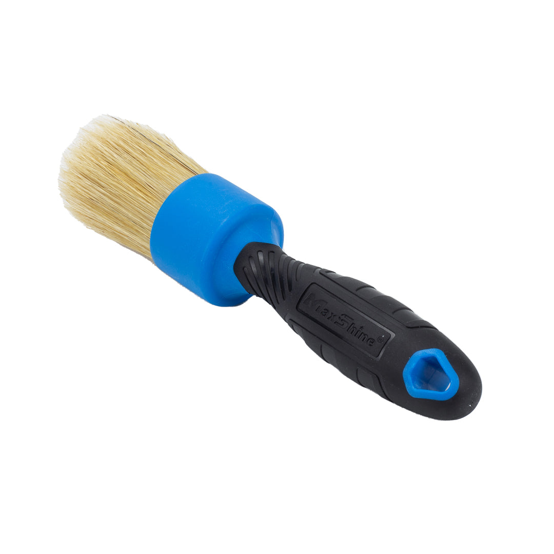 Stubby Brush For Car Detailing The stubby brush for car detailing maximizes user comfort with its textured stubby handle and ergonomic grip. It further