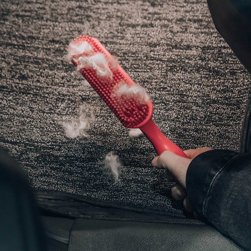 Silicone Brush Pet Hair and Lint Carpet & Upholstery Brush This silicone brush is a lifesaver for pet owners and car detailers alike. It uses static