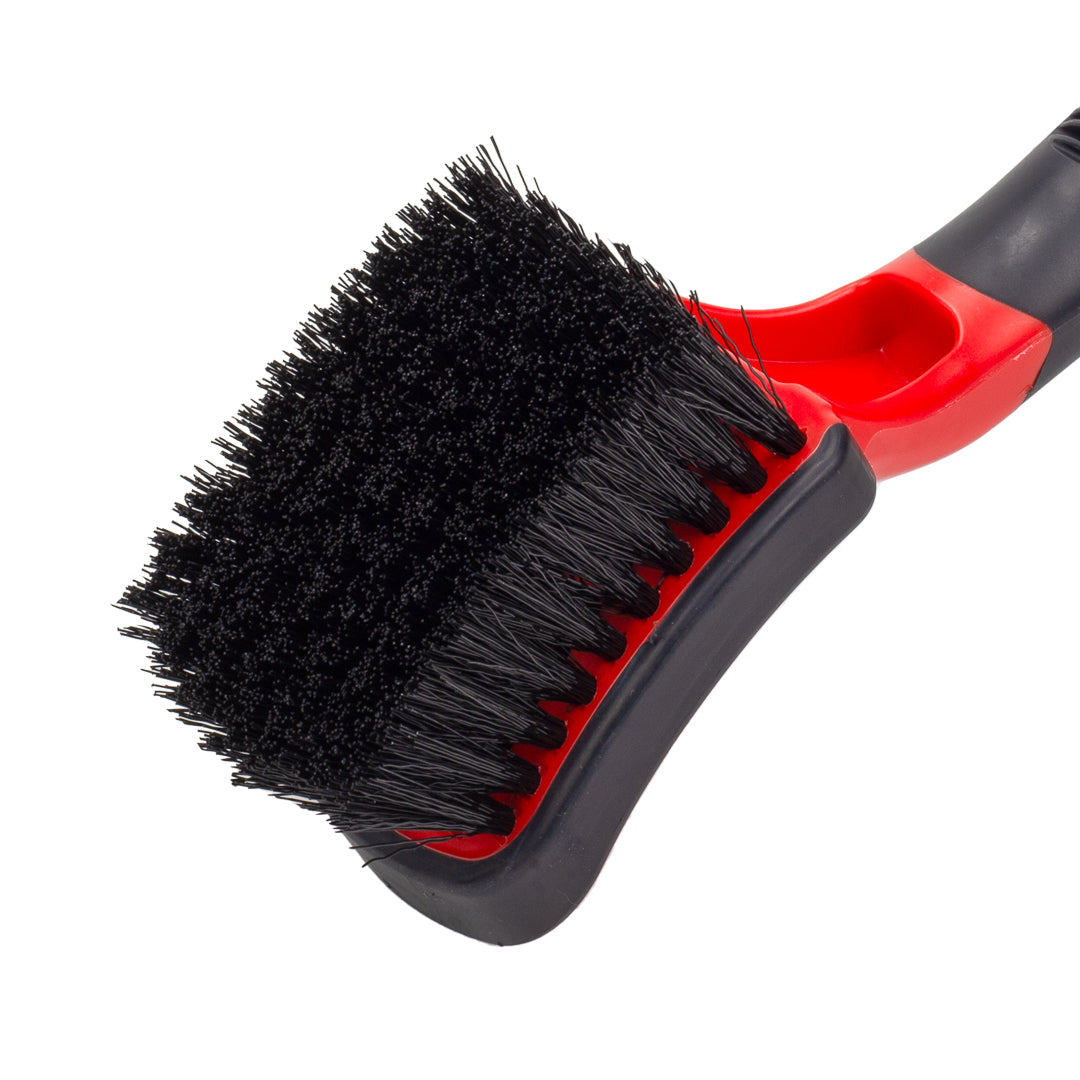 MaxShine Soft Grip Heavy Duty Tire Brush with Short Handle The coarse bristles of MaxShine’s Soft Grip Heavy Duty Tire Brush help break down stains on carpets