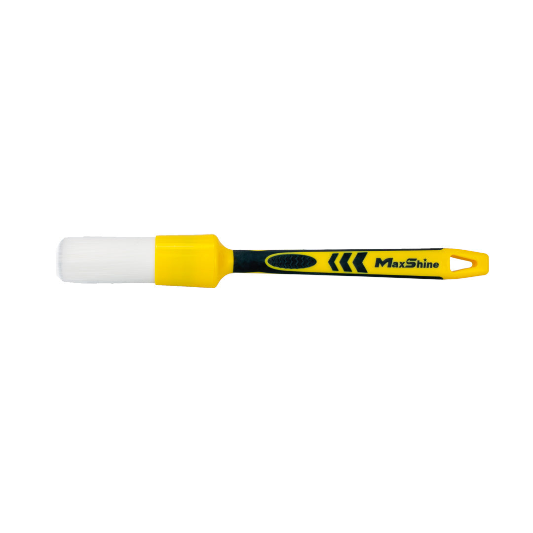 The Detailing Brushes Kit The detailing brushes kit offers three(3) sizes: small, medium, and large - tailored for detailing different targets, each featuring