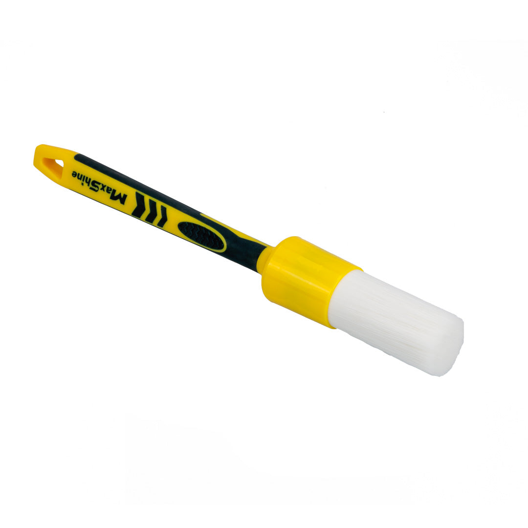 The Detailing Brushes Kit The detailing brushes kit offers three(3) sizes: small, medium, and large - tailored for detailing different targets, each featuring