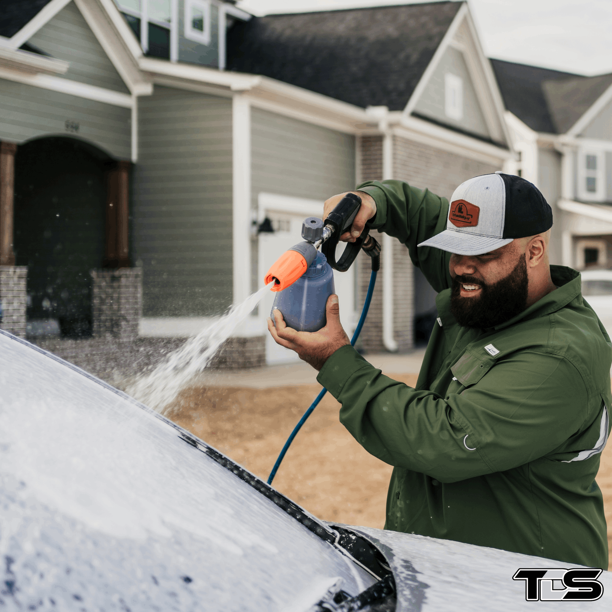 That Detail Foam Cannon – Premium Foam, No Premium Price. A picture of thatdtailguy using the best foam cannon for detailing to properly detailing a vehicle. 