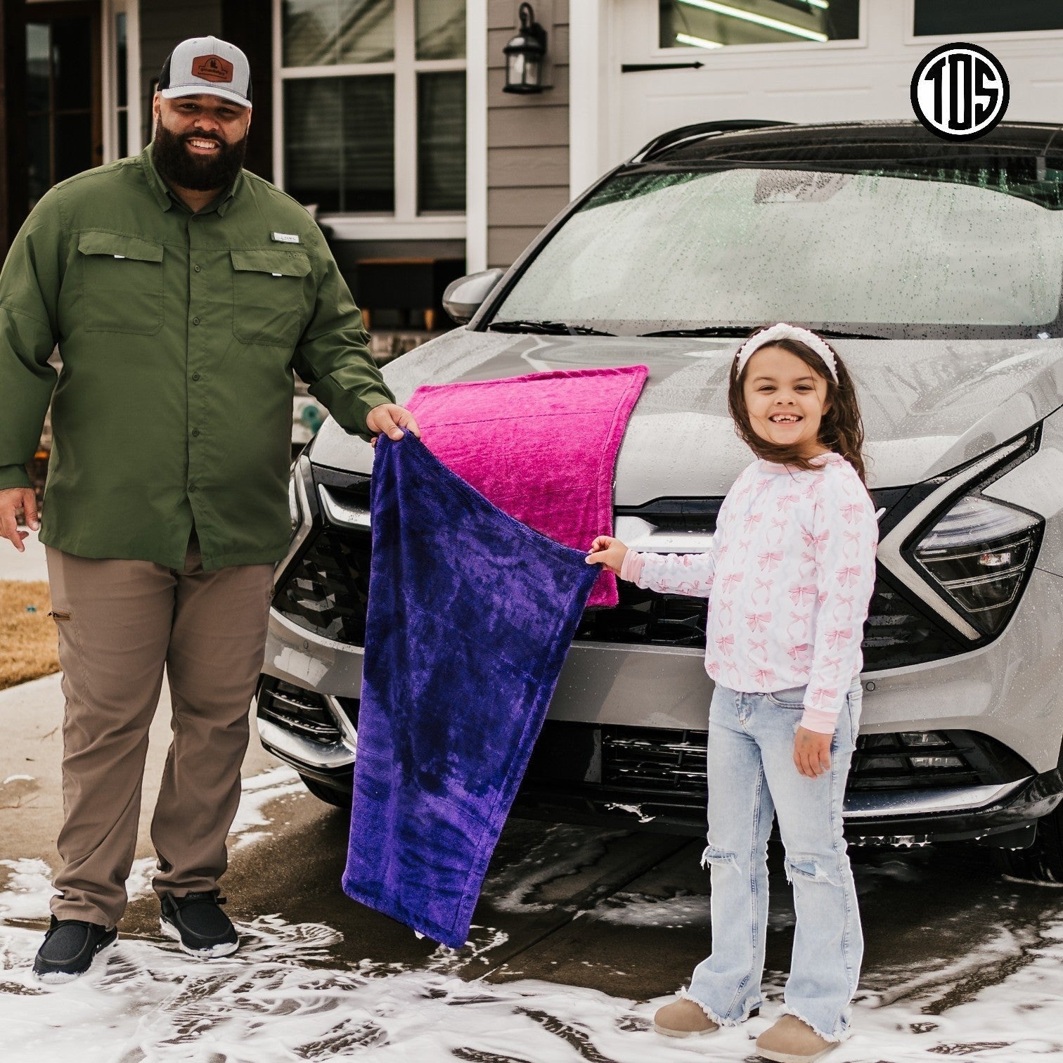 That Detail Shop TDS 1600 DT drying towel in purple and pink, 20x30 inch microfiber for car detailing.