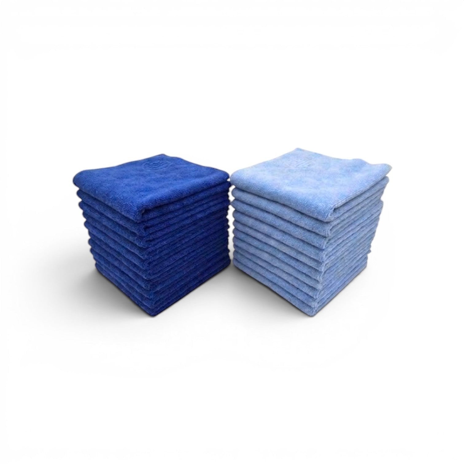 That Detail Shop TDS 400 UT plush wash mitts in dark blue and light blue, made of micro-chenille fibers.